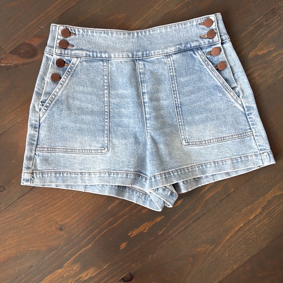 Alice + Olivia Pants - NWOT Alice & Olivia jean shorts